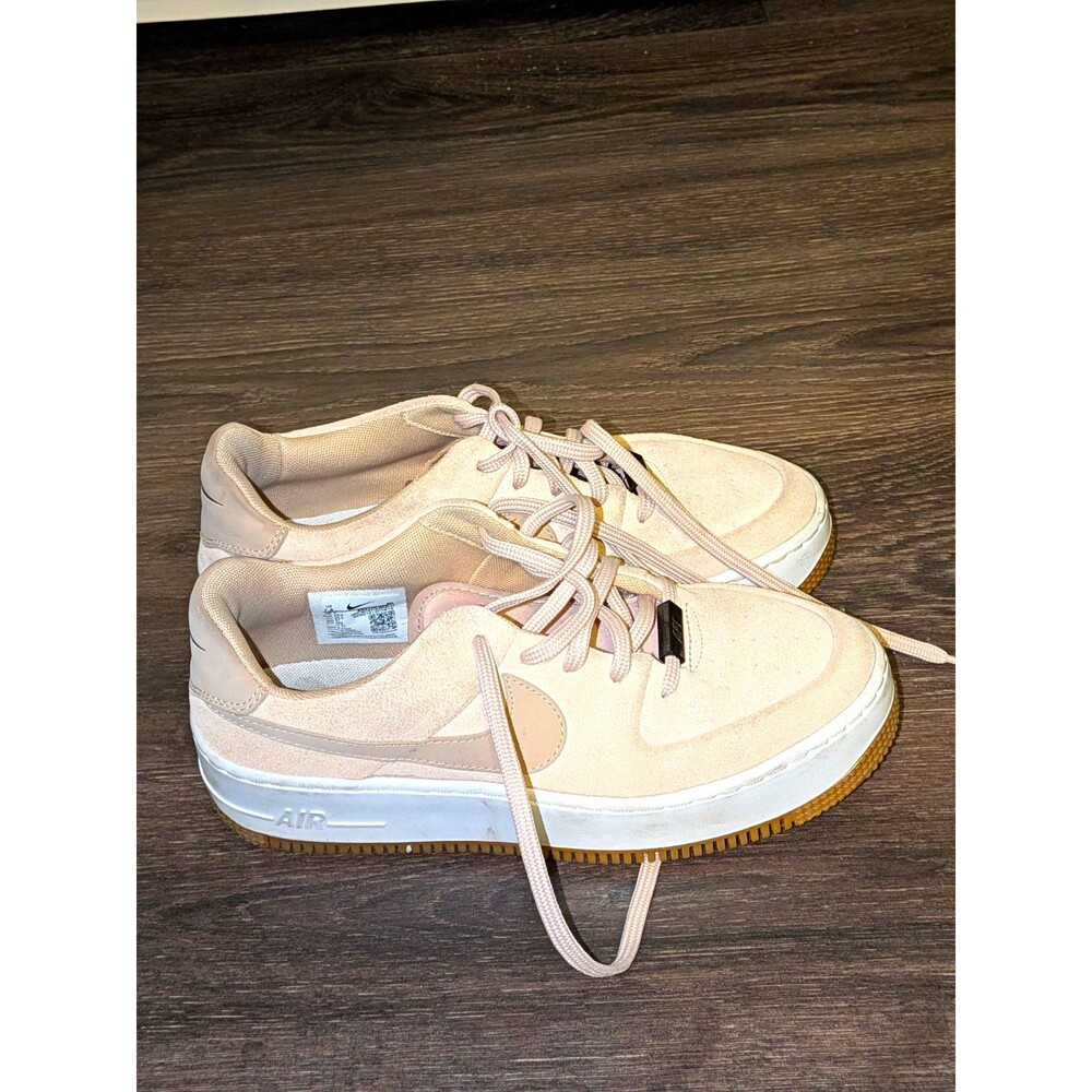 Nike Air Force 1 Women's Low-Top Lace-Up Shoes/ Suede/Beige White Gum/ Size: 7.5